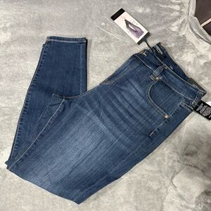 ~NWT Liverpool High Rise Ankle Skinny Jeans